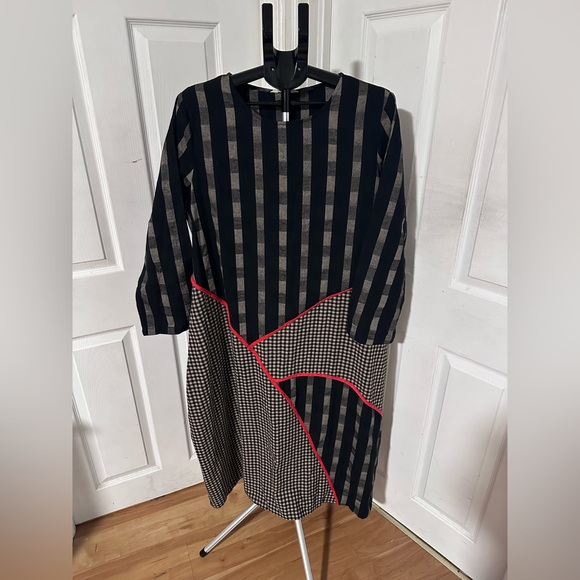 Buykud Dresses & Skirts - Chic Black and Red Long Sleeve Dress - Buykud